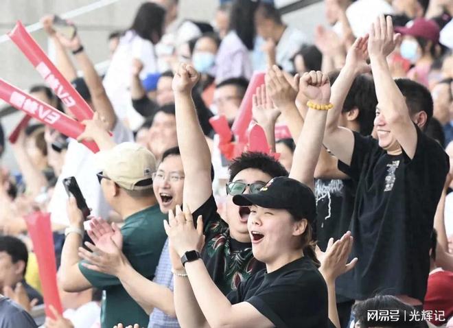 联赛最新排行榜：南通领跑常州垫底！瓦利棋牌徐州1-1绝平江苏城市足球(图3)